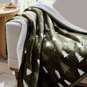 Better Homes & Gardens Set of 2 Printed Reverse Throw Green Tree NWT